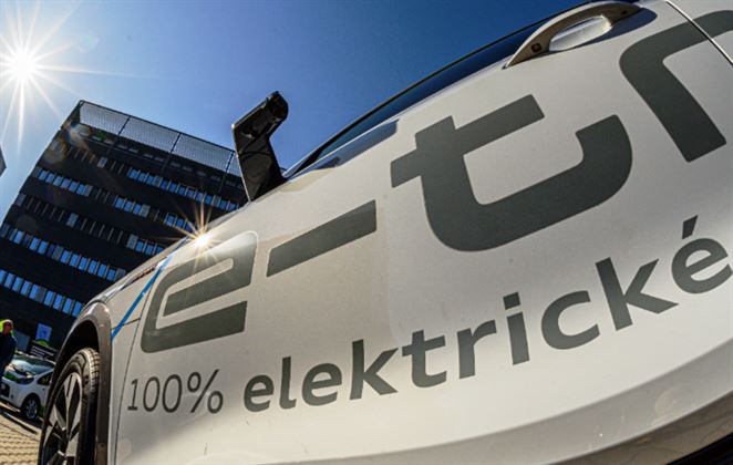 Dotácie na elektromobily vyplatili prvým 55 žiadateľom
